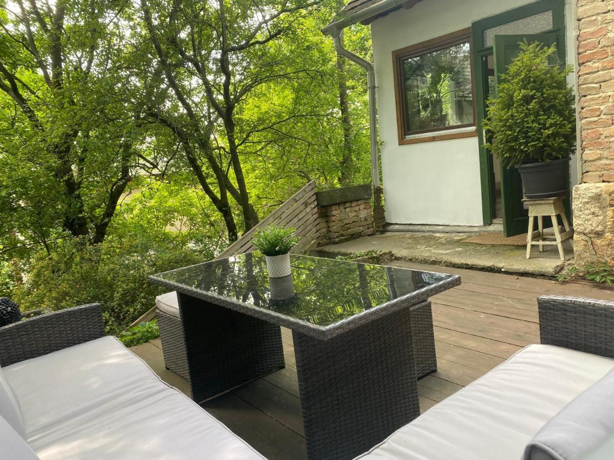 Rustic Cottage & Garden Retreat On Buda Hilltop Budapest Eksteriør bilde